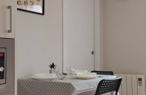 Distrito Llano Apartment | Céntrico Apto en Gijón con Garaje y Wifi