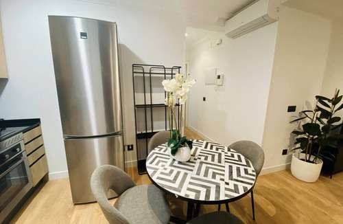 Puerta del Angel Apartment | C Madrid Río Estudio Interior