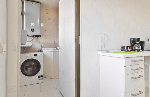 Poligono Alameda Apartment | C09 Roomy Luminous 5 Bedroom in Town