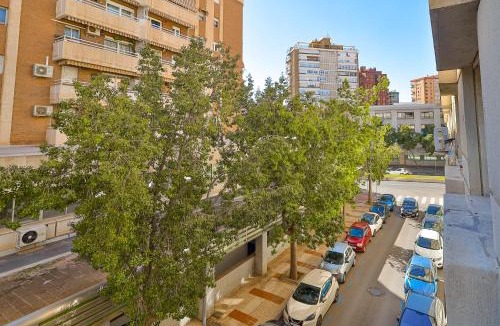 Poligono Alameda Apartment | C09 Roomy Luminous 5 Bedroom in Town
