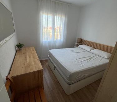 Arenal d'en Castell Apartment | Ca la Marta apartamento con piscina y jardín a 150m de la playa