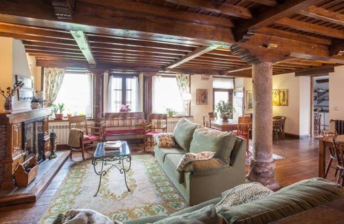 Naveda Cottage | Cabin ∙ 11 bedrooms ∙ 21 guests