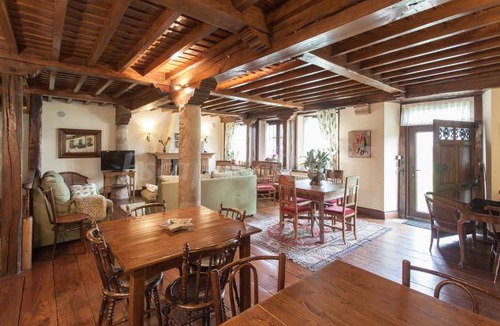 Naveda Cottage | Cabin ∙ 11 bedrooms ∙ 21 guests