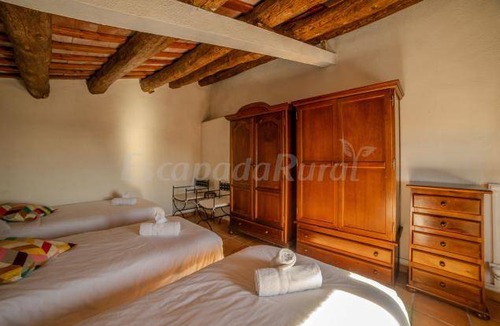 Sant Iscle de Vallalta Cottage | Cabin ∙ 6 bedrooms ∙ 29 guests