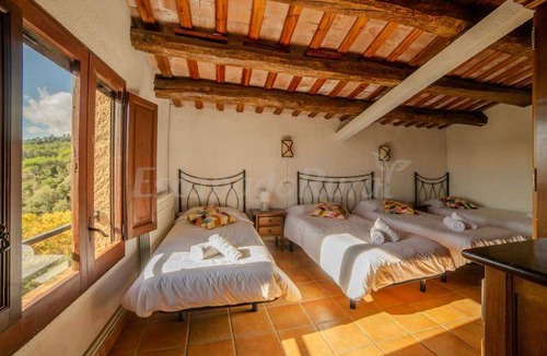 Sant Iscle de Vallalta Cottage | Cabin ∙ 6 bedrooms ∙ 29 guests