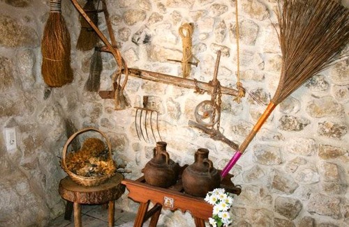 Cogeces del Monte Cottage | Cabin ∙ 7 bedrooms ∙ 5 guests