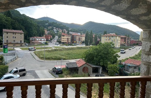 Ripoll Apartment | Cal Botey Apartment with Mountain Views, Wi-Fi, and Air Conditioning