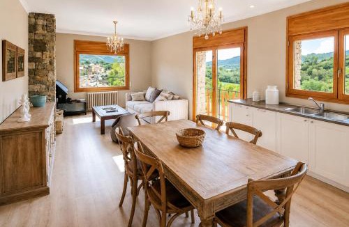 Llivia Apartment | CaL QuEROL Llivia 2 piscina, 8 pax, 2 baños y parking