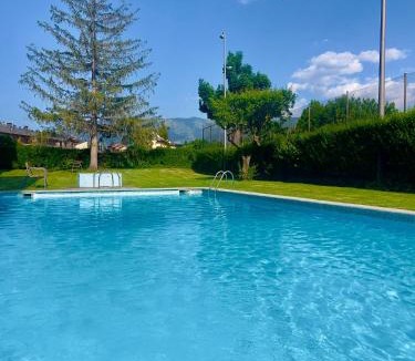 Llivia Apartment | CaL QuEROL Llivia 2 piscina, 8 pax, 2 baños y parking