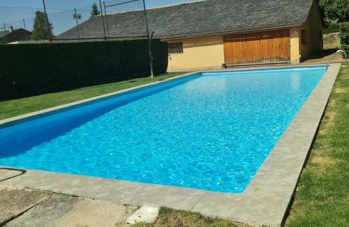 Llivia Apartment | CaL QuEROL Llivia 3, piscina al centre, vistes a la muntanya