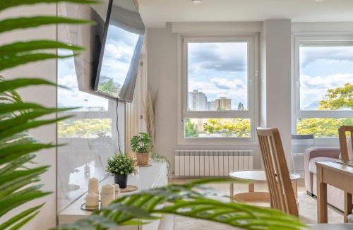 Mendebaldea Apartment | Calma y Luz by Clabao