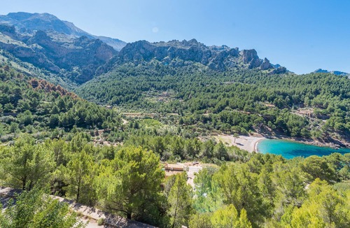 Escorca House | CAN ALEX-CALA TUENT, HOUSE WITH POOL, GARDEN, INTERNET AND KAYAK 4 MIN FROM THE BEACH