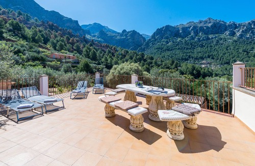 Escorca House | CAN ALEX-CALA TUENT, HOUSE WITH POOL, GARDEN, INTERNET AND KAYAK 4 MIN FROM THE BEACH