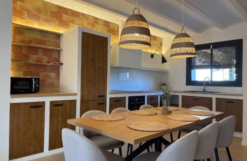 Campllong House | Can Pou, charming village house in Girona