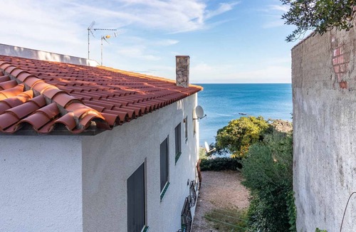 Les Roques Apartment | CARBONERES 47.1 – Apartment with views right on the seafront