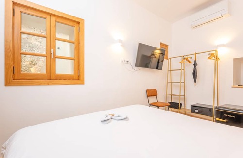Sineu Hotel | CAS CATALÀ - DOBLE ECONOMY - Beautiful room in a boutique hotel with shared pool and free