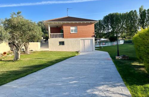 Santibanez de Valcorba House | Casa A la orilla del Valcorba