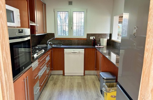 Palamos Villa | Casa amb Piscina i Jard a Palam s per 6 Persones