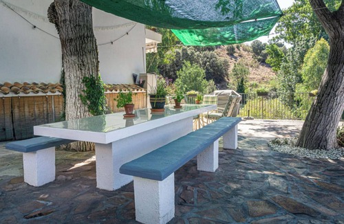 Tozar House | Casa Aurora is a cozy 2 person house in Mures, Spain, with a charming, tradition