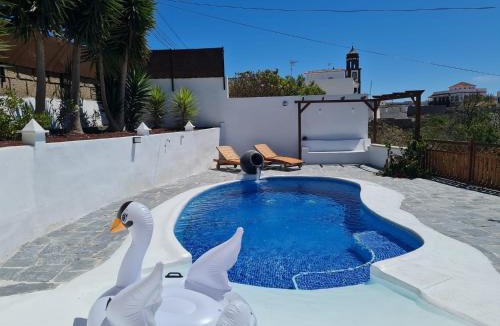 Villa de Arico House | Casa Bernarda with Heated Pool