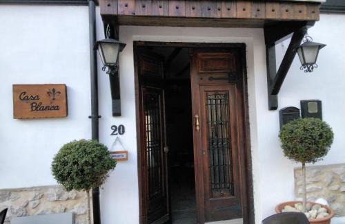 Castell de Castells Bed & Breakfast | Casa Blanca