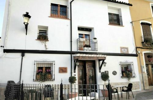 Castell de Castells Bed & Breakfast | Casa Blanca