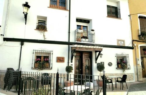 Castell de Castells Bed & Breakfast | Casa Blanca