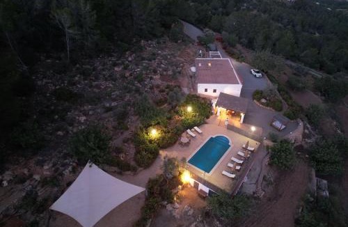 Santa Gertrudis House | Casa Can Lluc con piscina, jardín y vista al campo