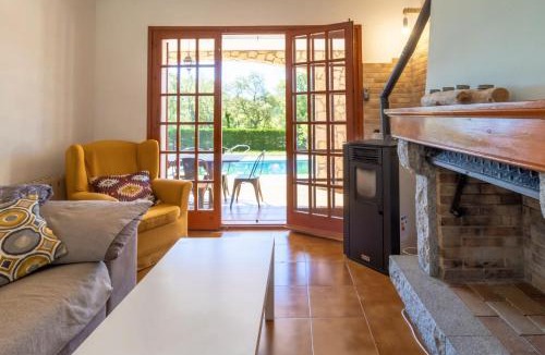 Can Carbonell Ski Chalet | Casa Carbonell Casa bonita con piscina y jardín