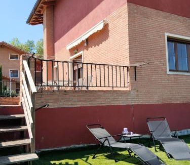 Oyon House | Casa con gran jardín y barbacoa "Los Olivos" Cerca de Logroño familias y grupos