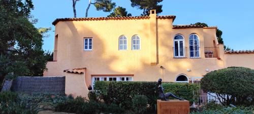 Palamos House | Casa con jardín a 30 metros de la playa. AT.