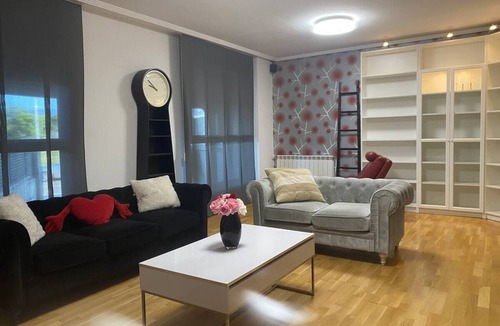 Ponferrada House | Casa con Jardin 300m2 La Casa de Mauriz