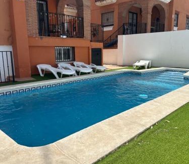 Vegas del Genil House | Casa con piscina a 10 min de Granada centro, Parking Gratis