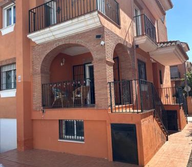 Vegas del Genil House | Casa con piscina a 10 min de Granada centro, Parking Gratis