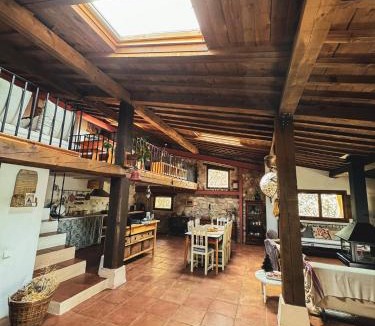 Aragosa House | Casa Corazón de piedra en el Río Dulce