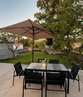 O Irixo House | CASA CURUXAS - Casa Completa con Chimenea, Jardín y Barbacoa