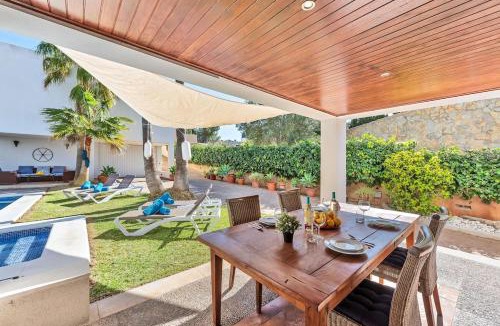 Urbanizacion Mont Ferrutx House | CASA DE JOSÉ MESTRE - Casa amb piscina i gran jardí