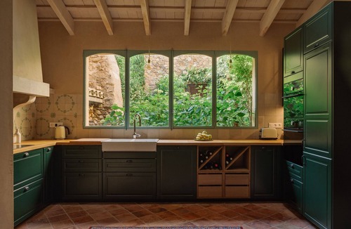 Cruilles Cottage | Casa de Piedra con Jardín y Vistas en Cruilles