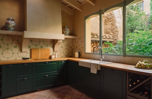 Cruilles Cottage | Casa de Piedra con Jardín y Vistas en Cruilles