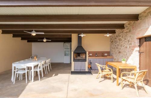 Sant Jordi Desvalls House | Casa de piedra en la Costa Brava