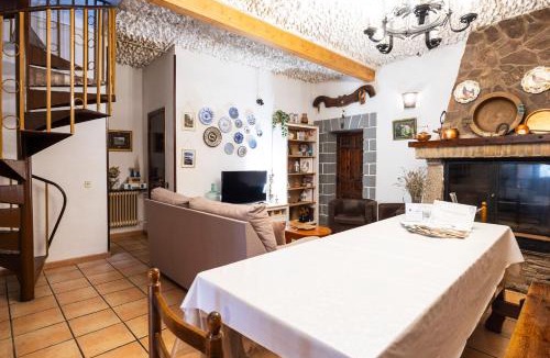 Viguera House | Casa de pueblo con merendero y chimenea.