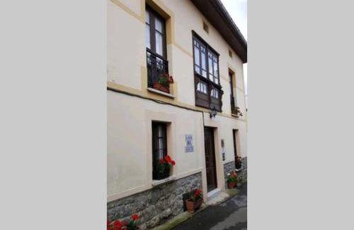 El Cueto House | Casa del Cuetu. Traditional village house in Asturias