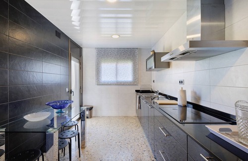 Cubelles House | Casa del Mar Costa Daurada: Private Patio with Barbecue, Wi-Fi, and Air Conditioning