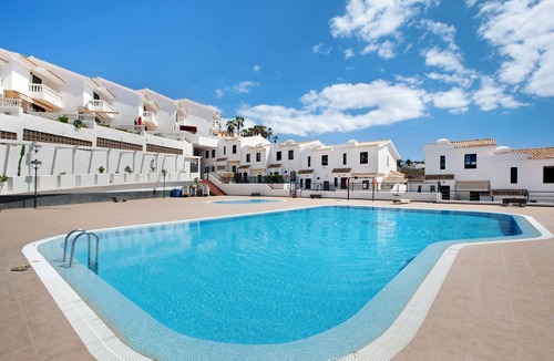 Chayofa House | Casa Dos Ángeles with Mountain Views, Pool, Air Conditioning, Wi-Fi, Garden & Terrace