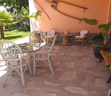 Salas Bajas House | CASA el NOGAL