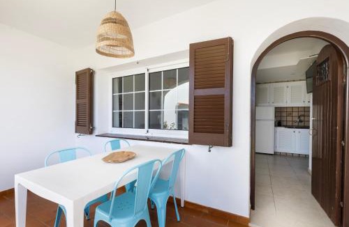 Sant Jaume Mediterrani House | Casa en playa Son Bou con terraza