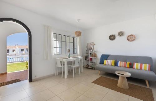 Sant Jaume Mediterrani House | Casa en playa Son Bou con terraza