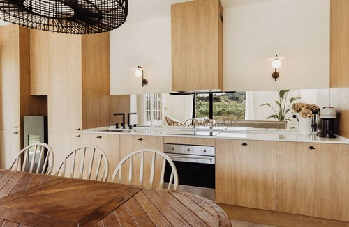 Leza House | Casa en Rioja Alavesa con Jardin, Barbacoa y Parking Privado
