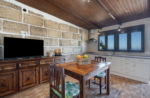 Valle de San Lorenzo Villa | 'Casa Eyden Sunset View' with Private Terrace and Wi-Fi