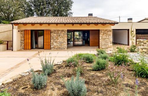 Camos House | Casa Gessamí Alojamiento en el Pla de l'Estany